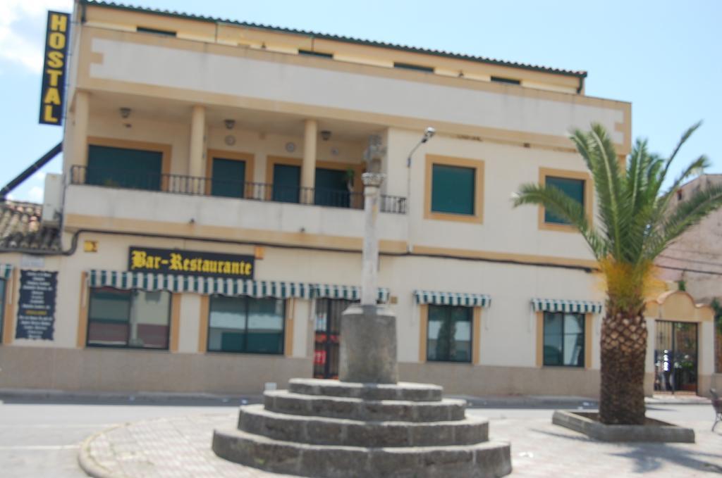 Hostal Parador De Los Llanos Torreorgaz Exterior photo